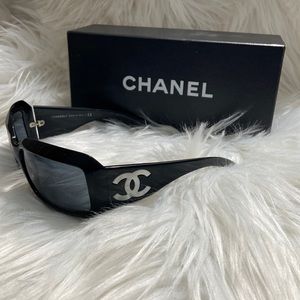 Chanel sunnies!